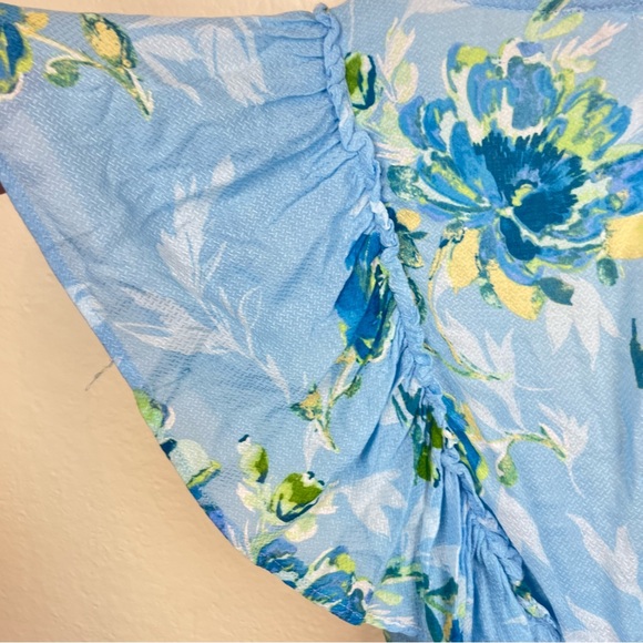 Illa Illa Blue floral flutter top/deep-V wrap front-Medium-NWT - Picture 8 of 11